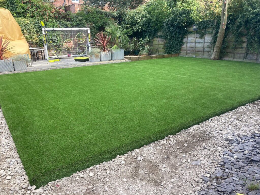 Photo of the garden in the picture before. However with artificial grass installed. 
